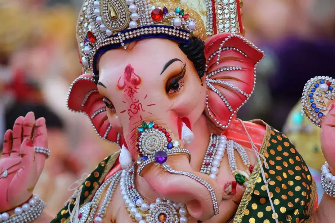 ओडिशा में गणेश पूजा की धूम मंदिरों से शिक्षण संस्थानों तक उमड़े श्रद्धालु ओडिशा में गणेश पूजा की धूम मंदिरों से शिक्षण संस्थानों तक उमड़े श्रद्धालु