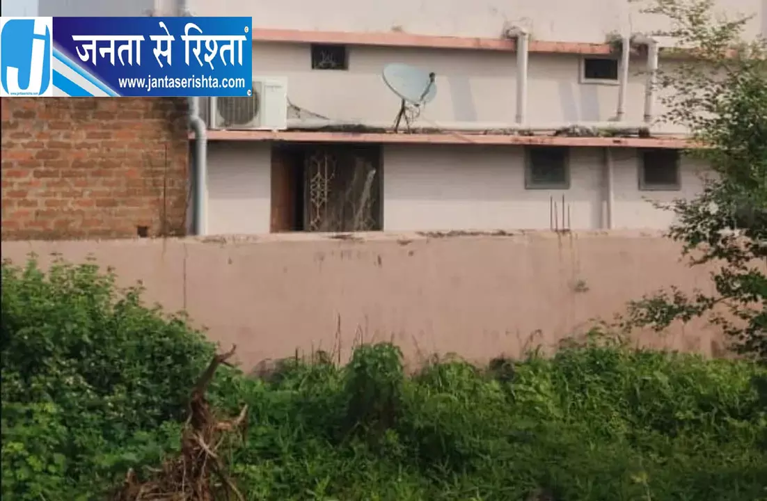 एसपी आवास के पास बड़ी चोरी घर से नकदी और जेवर समेत 20 लाख का सामान गायब एसपी आवास के पास बड़ी चोरी घर से नकदी और जेवर समेत 20 लाख का सामान गायब