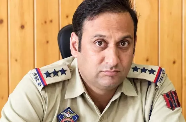 Bijbehara: एसएचओ को टक्कर मारने के आरोप में पुलिसकर्मी पकड़ा Bijbehara: एसएचओ को टक्कर मारने के आरोप में पुलिसकर्मी पकड़ा