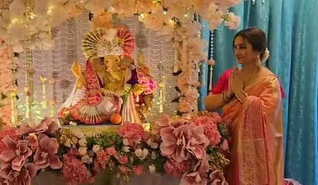 गणेश उत्सव पर सेलेब्स के घर गूंजा गणपति बप्पा मोरया, दिव्या दत्ता ने बनाया हलवे का भोग गणेश उत्सव पर सेलेब्स के घर गूंजा गणपति बप्पा मोरया, दिव्या दत्ता ने बनाया हलवे का भोग