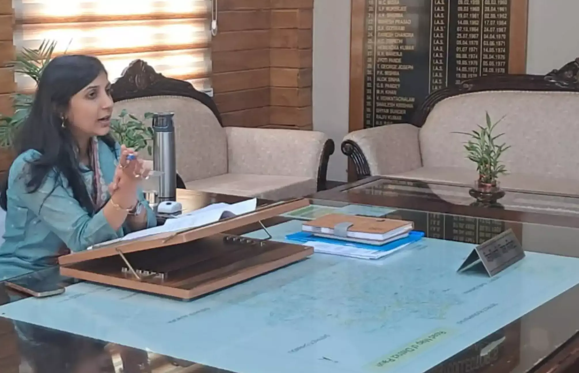 Pauri Garhwal: डीएम से मिले ग्रामीण, आबकारी छापे की जांच की गुहार Pauri Garhwal: डीएम से मिले ग्रामीण, आबकारी छापे की जांच की गुहार