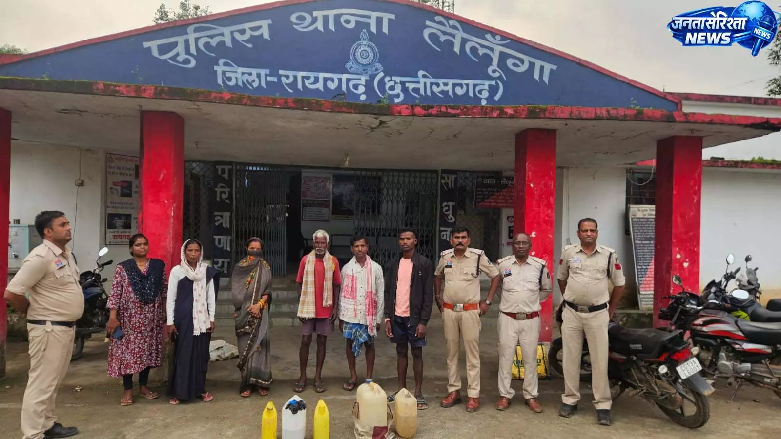 ऑपरेशन आघात में 43 लीटर महुआ शराब जब्त, चार गिरफ्तार ऑपरेशन आघात में 43 लीटर महुआ शराब जब्त, चार गिरफ्तार