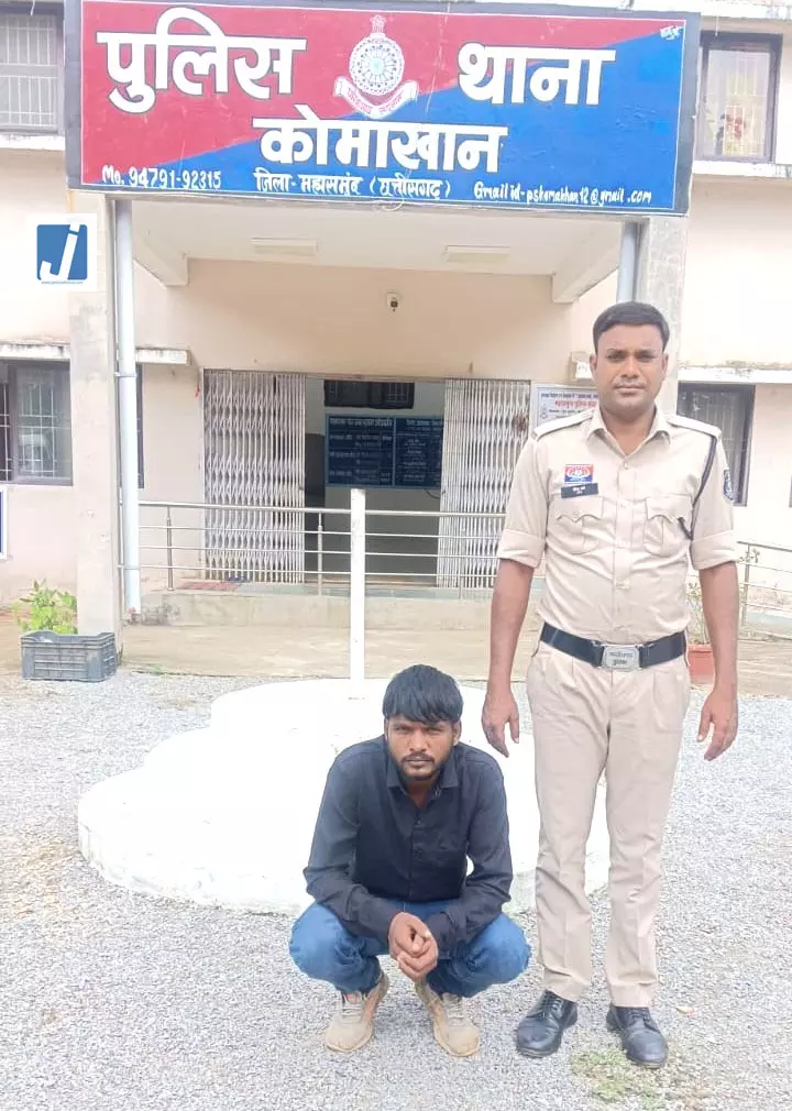 पुलिस को देख चलती बाइक से कूदकर भागा गांजा तस्कर, चार दिन बाद गिरफ्तार पुलिस को देख चलती बाइक से कूदकर भागा गांजा तस्कर, चार दिन बाद गिरफ्तार