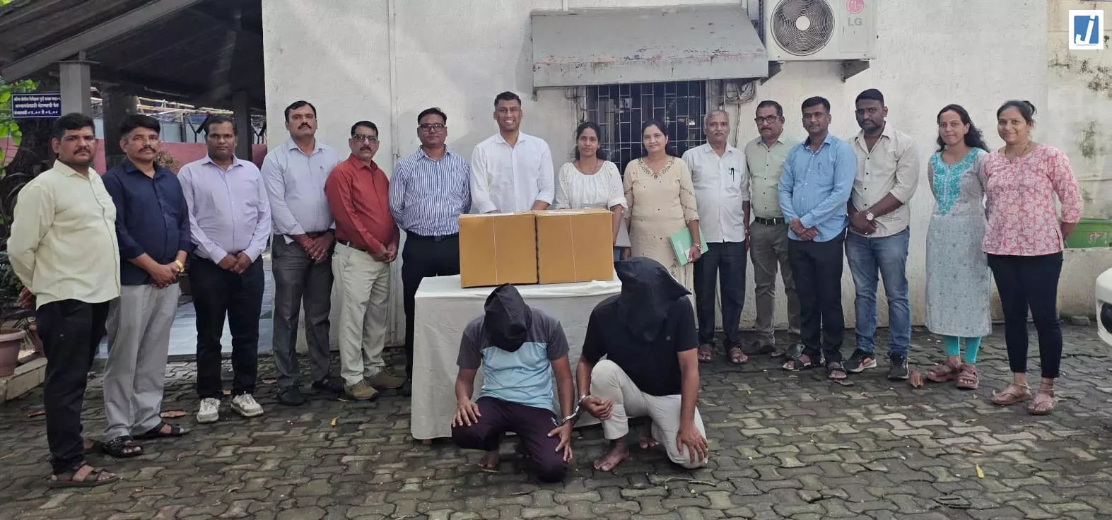 ट्रॉम्बे में क्राइम ब्रांच का जाल, 29 हजार नशीली गोलियों के साथ दो गिरफ्तार ट्रॉम्बे में क्राइम ब्रांच का जाल, 29 हजार नशीली गोलियों के साथ दो गिरफ्तार