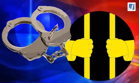 3 लाख का लोन दिलाने के बदले रिश्वत का आरोप, दो अधिकारी गिरफ्तार 3 लाख का लोन दिलाने के बदले रिश्वत का आरोप, दो अधिकारी गिरफ्तार
