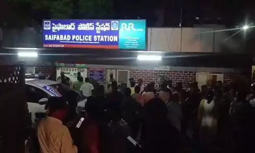 सैफाबाद थाने के अंदर KTR के स्टाफ पर हमले का आरोप सैफाबाद थाने के अंदर KTR के स्टाफ पर हमले का आरोप