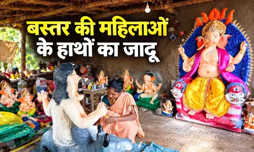 बस्तर की महिलाओं के हाथों का जादू, मिट्टी के गणपति बाजार में छाए