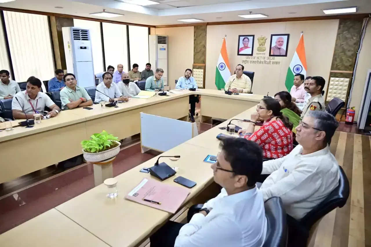 New Delhi: रक्तदान शिविर की तैयारियों को लेकर मंत्री ने दिए जरूरी निर्देश New Delhi: रक्तदान शिविर की तैयारियों को लेकर मंत्री ने दिए जरूरी निर्देश