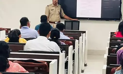 Dehradun: दून पुलिस ने प्रशिक्षुओं को साइबर अपराधों से बचने के तरीके बताए