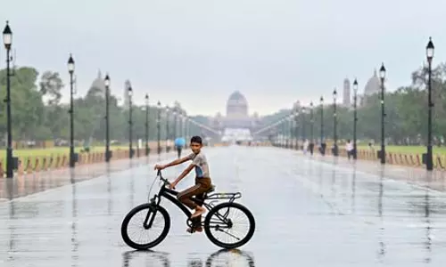 दिल्ली-एनसीआर में बुधवार तक हल्की बारिश के आसार दिल्ली-एनसीआर में बुधवार तक हल्की बारिश के आसार