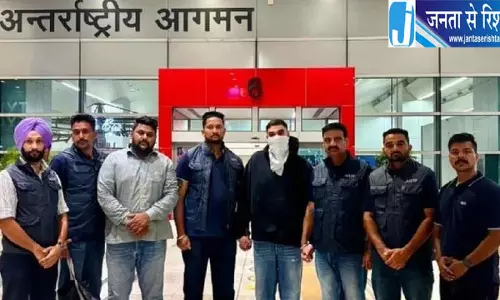 लारेंस बिश्नोई के करीबी करमवीर सिंह को कनाडा से डिपोर्ट कर भारत लाया गया लारेंस बिश्नोई के करीबी करमवीर सिंह को कनाडा से डिपोर्ट कर भारत लाया गया