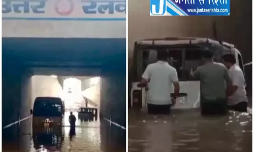 अंडरपास में डूबी स्कूल बस, 28 छात्र फंसे