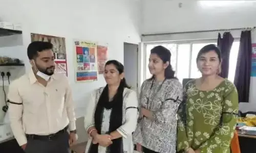 Damoh: डॉक्टर से मारपीट पर चिकित्सकों का विरोध, काली पट्टी बांधी