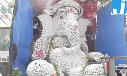 कोलाथुर में दिखा गणपति का अनोखा रूप 12 हजार शंखों से बनी प्रतिमा