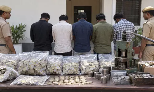 20 रुपये के नकली सिक्कों का बड़ा नेटवर्क पकड़ा पांच आरोपी गिरफ्तार