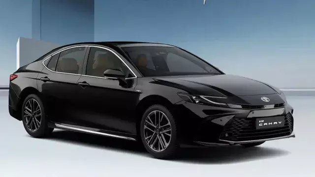 Camry खरीदने वालों को झटका Toyota ने बढ़ाए दाम