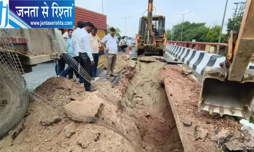 नोएडा एलिवेटेड रोड की एक लेन धंसी, सिलेंडर लदे ट्रक में आग से मची अफरा-तफरी नोएडा एलिवेटेड रोड की एक लेन धंसी, सिलेंडर लदे ट्रक में आग से मची अफरा-तफरी