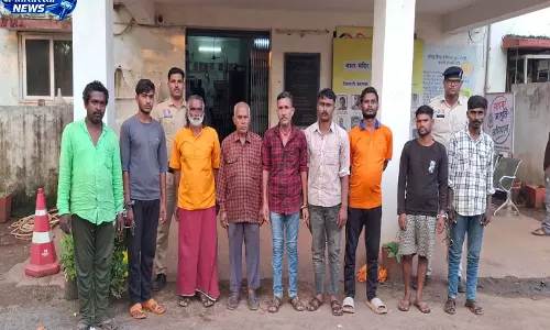 शराब बेचते तीन पकड़ाए, नगदी समेत 12 हजार जब्त