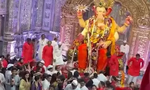 मुंबई के लालबागचा राजा को लगता है इन चीजों का भोग, पूरी होती है हर मन्नत