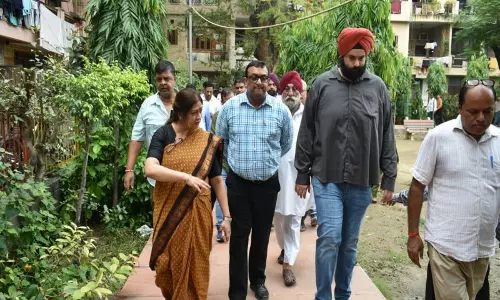 डिप्टी मेयर मोनिका पंत ने कूड़ा-मुक्त दिल्ली अभियान के तहत नेहरू नगर का निरीक्षण किया