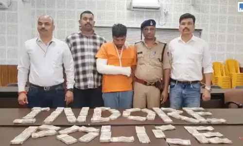27 लाख की चोरी के बाद दर्शन करने पहुंचा ड्राइवर सांवरिया सेठ से गिरफ्तार 27 लाख की चोरी के बाद दर्शन करने पहुंचा ड्राइवर सांवरिया सेठ से गिरफ्तार
