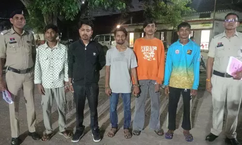 दो इलाकों में लूट का खुलासा 5 आरोपी और एक नाबालिग पकड़ाया
