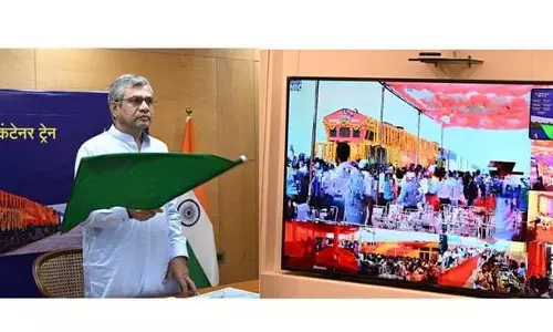 रेल मंत्री ने चार गति शक्ति कार्गो टर्मिनल देश को समर्पित किए और लिंच जीसीटी की आधारशिला रखी रेल मंत्री ने चार गति शक्ति कार्गो टर्मिनल देश को समर्पित किए और लिंच जीसीटी की आधारशिला रखी