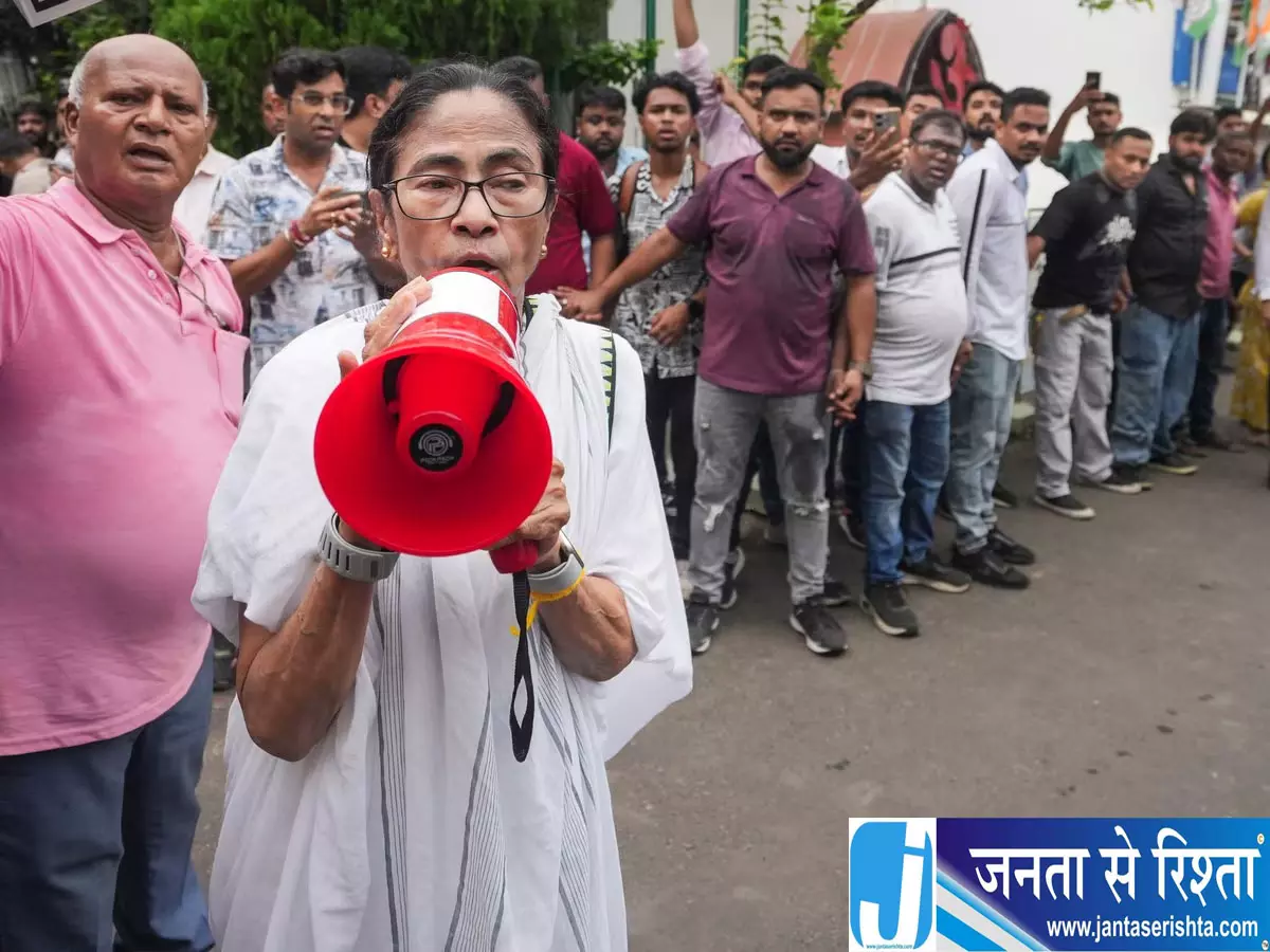 नंदीग्राम में कांग्रेस ने बढ़ाई ममता की मुश्किल नंदीग्राम में कांग्रेस ने बढ़ाई ममता की मुश्किल