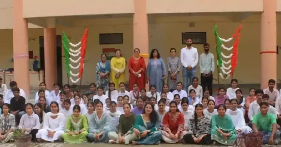 Mahanpur: हिंदी दिवस पर छात्र-छात्राओं ने प्रस्तुत किए सांस्कृतिक कार्यक्रम Mahanpur: हिंदी दिवस पर छात्र-छात्राओं ने प्रस्तुत किए सांस्कृतिक कार्यक्रम