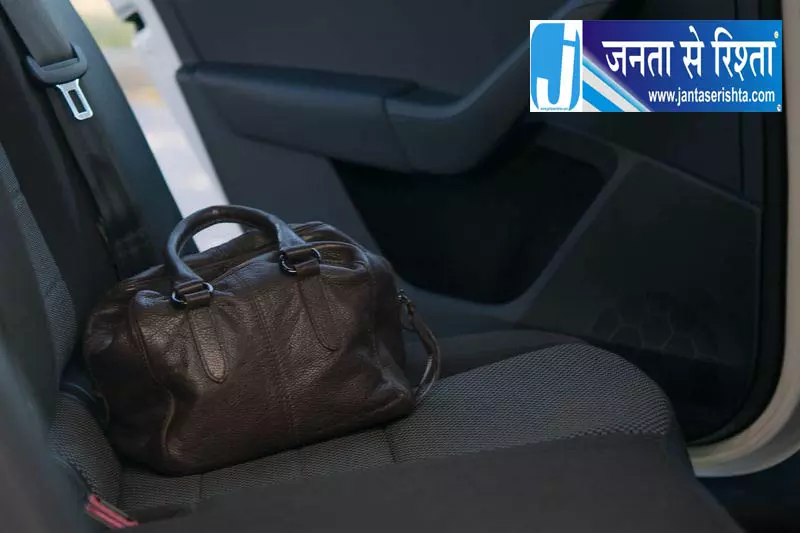 कैब में छूटा BRICS डेलीगेट का बैग, 35 मिनट में बरामद कैब में छूटा BRICS डेलीगेट का बैग, 35 मिनट में बरामद