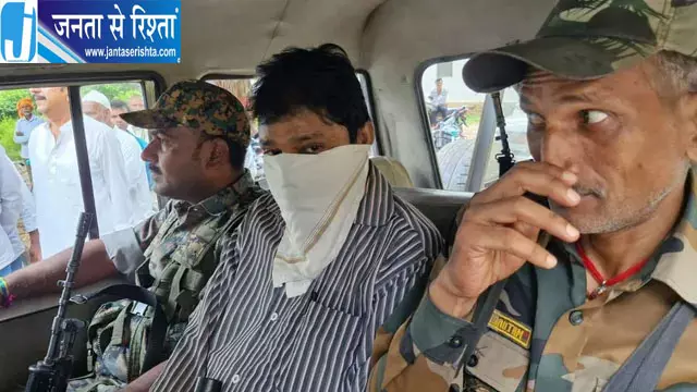 म्यूटेशन के नाम पर 10 हजार रुपये रिश्वत लेते राजस्व कर्मचारी गिरफ्तार म्यूटेशन के नाम पर 10 हजार रुपये रिश्वत लेते राजस्व कर्मचारी गिरफ्तार