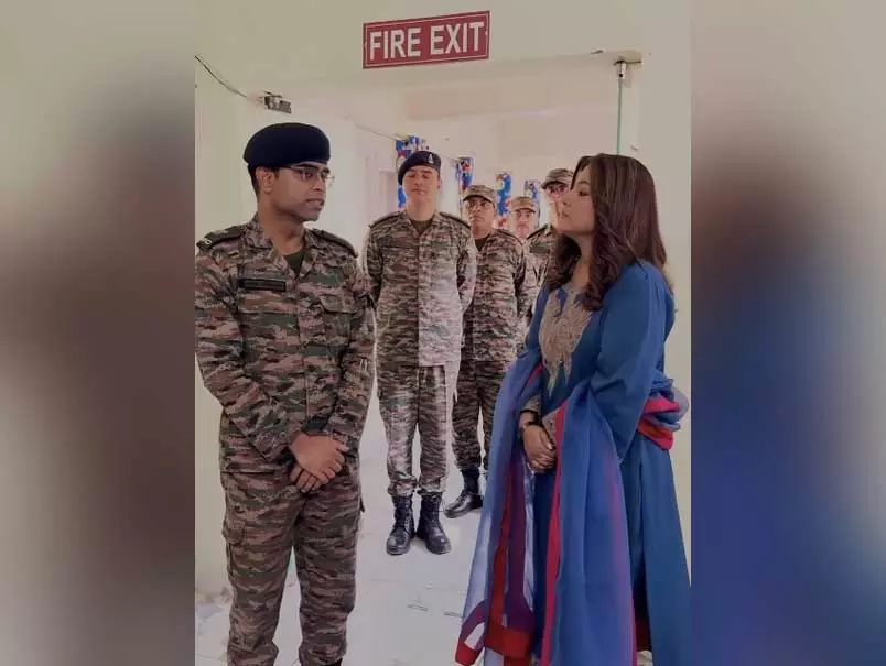 एक्ट्रेस ने ऑपरेशन सिंदूर में शामिल रहे सैनिकों से मुलाकात की, बोलीं-इसे याद रखूंगी एक्ट्रेस ने ऑपरेशन सिंदूर में शामिल रहे सैनिकों से मुलाकात की, बोलीं-इसे याद रखूंगी