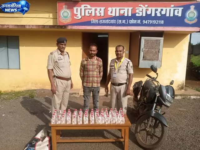 बाइक से ले जा रहा था 58 पौवा शराब, आरोपी गिरफ्तार बाइक से ले जा रहा था 58 पौवा शराब, आरोपी गिरफ्तार