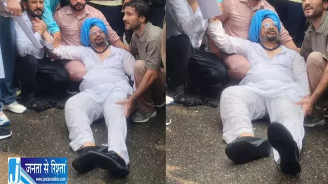 चंडीगढ़ में पंजाब कांग्रेस का प्रदर्शन उग्र, पुलिस ने चलाया वाटर कैनन; कई नेता घायल चंडीगढ़ में पंजाब कांग्रेस का प्रदर्शन उग्र, पुलिस ने चलाया वाटर कैनन; कई नेता घायल