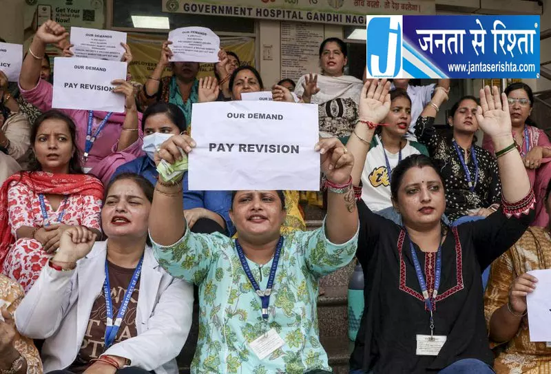 J&K: NHM कर्मचारियों की हड़ताल 72 घंटे और बढ़ी J&K: NHM कर्मचारियों की हड़ताल 72 घंटे और बढ़ी