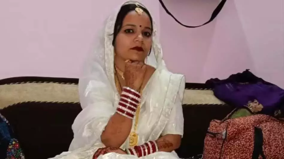 6 पुलिसकर्मी निलंबित, लात मारने से गर्भवती महिला की मौत के आरोप के बाद बड़ा एक्शन 6 पुलिसकर्मी निलंबित, लात मारने से गर्भवती महिला की मौत के आरोप के बाद बड़ा एक्शन
