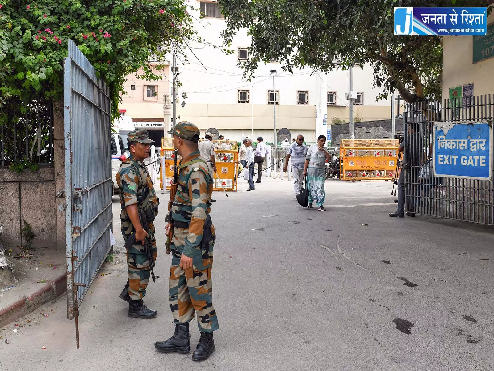 दिल्ली कोर्ट ने ड्रग सिंडिकेट मामले में ऋषभ बैसोया को 7 दिन की पुलिस कस्टडी में भेजा दिल्ली कोर्ट ने ड्रग सिंडिकेट मामले में ऋषभ बैसोया को 7 दिन की पुलिस कस्टडी में भेजा