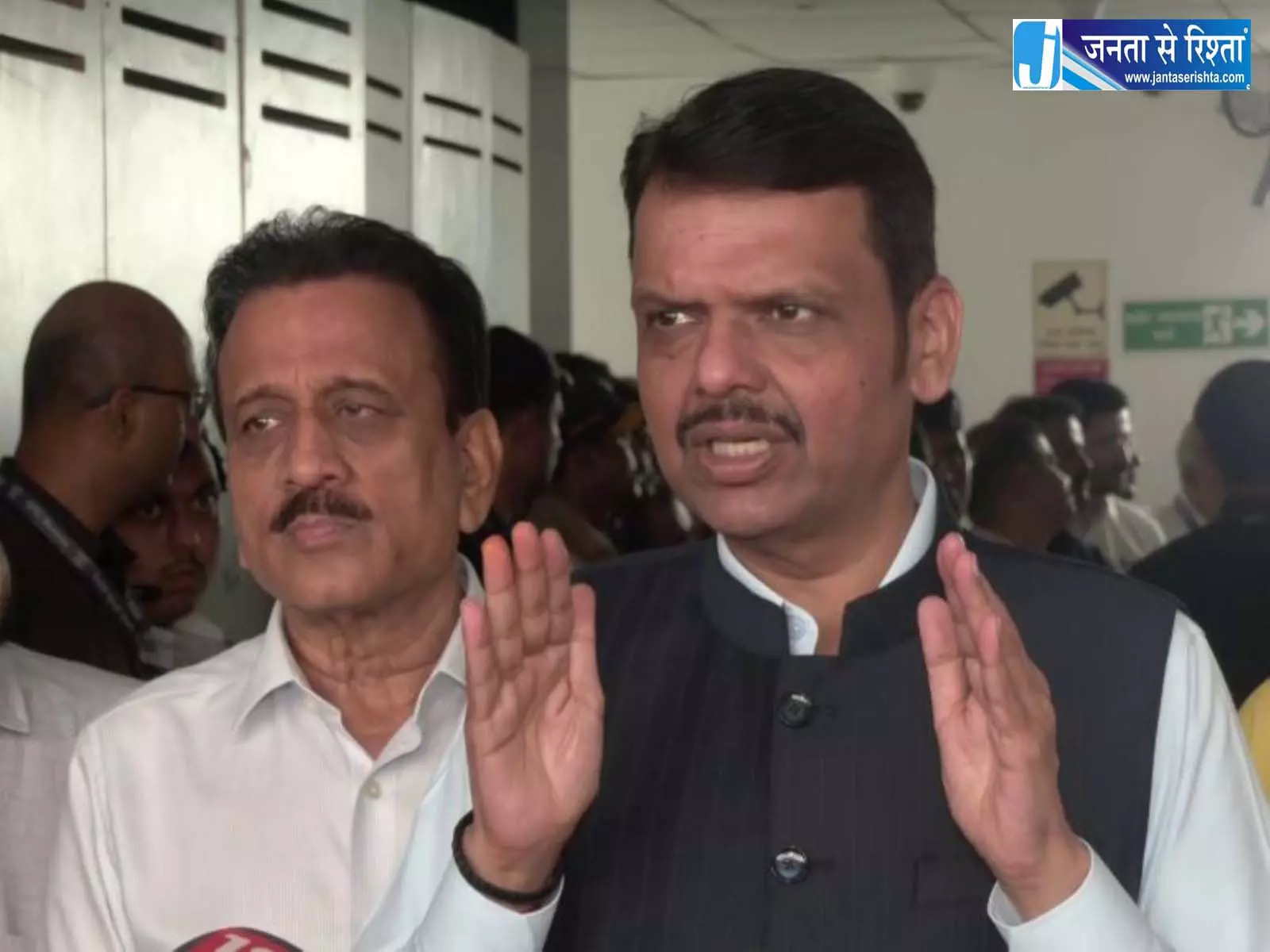 मराठा आरक्षण आंदोलन पर फडणवीस बोले गणेशोत्सव में न हो कोई बाधा मराठा आरक्षण आंदोलन पर फडणवीस बोले गणेशोत्सव में न हो कोई बाधा