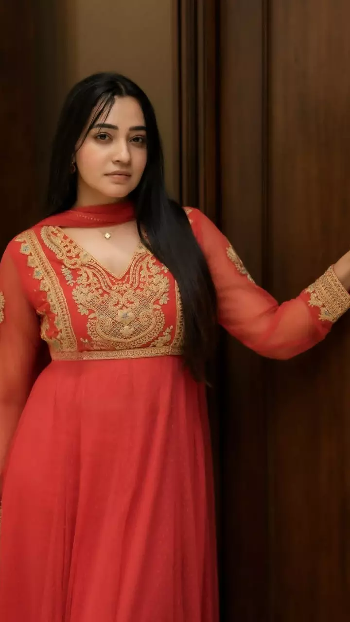 अबरनाथी की मासूम अदाओं ने लूटी महफिल अबरनाथी की मासूम अदाओं ने लूटी महफिल