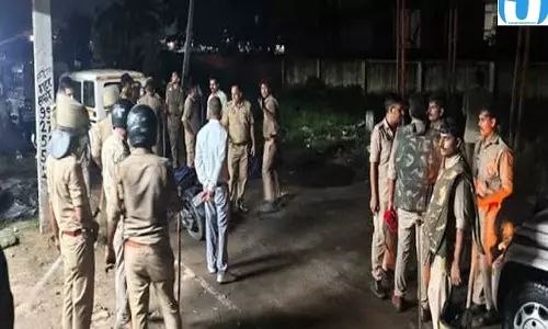 बेकाबू हुई भीड़ पुलिस पर बरसाए पत्थर सात जवानों समेत 16 लोग घायल
