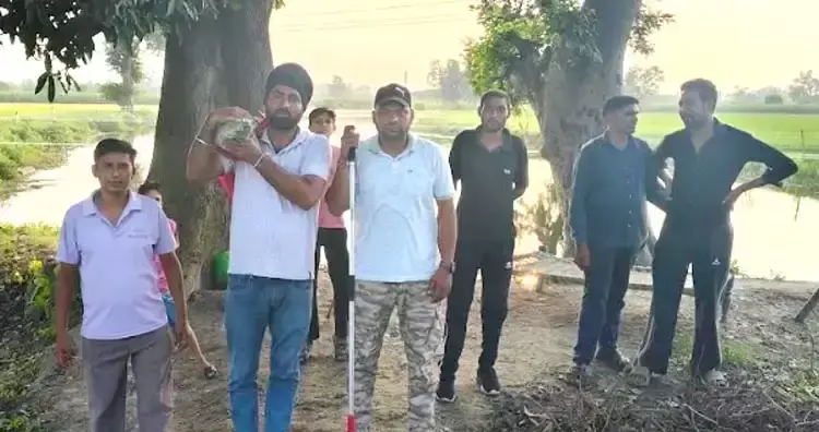 Haridwar: मगरमच्छ की सूचना पर मौके पर पहुंची वन विभाग की टीम Haridwar: मगरमच्छ की सूचना पर मौके पर पहुंची वन विभाग की टीम
