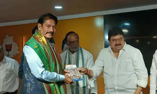 तेलंगाना विमोचन दिवस पर किताब जारी तेलंगाना विमोचन दिवस पर किताब जारी