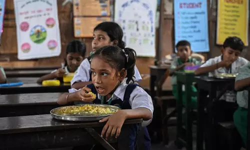 तीन हफ्ते में बदला फैसला, चार जिलों में अक्षय पात्र को मिली मिड-डे मील की मंजूरी वापस