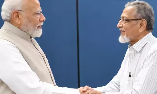 PM मोदी से मिले बुजुर्ग, 15 साल पुराने विवाद में राहत