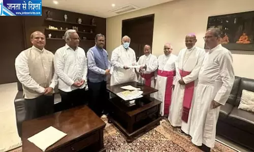 खड़गे से मिला ईसाई प्रतिनिधिमंडल, रखीं चार बड़ी मांगें खड़गे से मिला ईसाई प्रतिनिधिमंडल, रखीं चार बड़ी मांगें