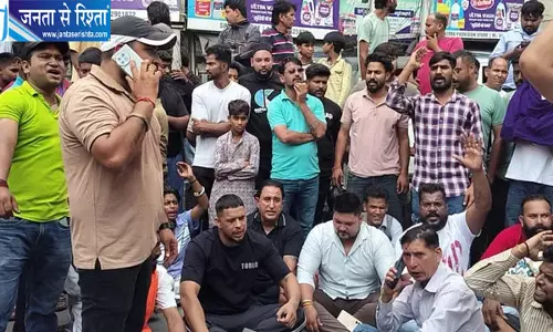 देहरादून में छेड़छाड़ के विरोध में बजरंग दल का प्रदर्शन, डेढ़ घंटे तक सड़क पर लगा जाम
