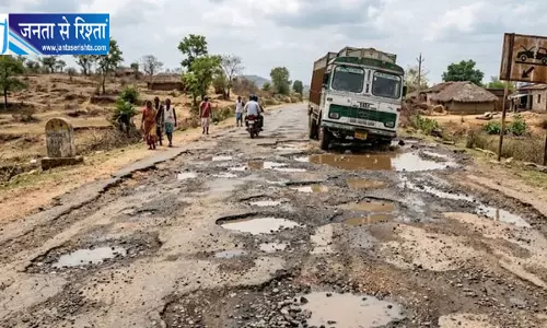 5.92 करोड़ की सड़क में पांच महीने में 150 गड्ढे, बरहड़वा बाजार की समस्या जस की तस 5.92 करोड़ की सड़क में पांच महीने में 150 गड्ढे, बरहड़वा बाजार की समस्या जस की तस