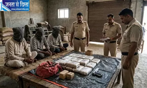 अमृतसर में बड़ी कार्रवाई, 27 किलो हेरोइन और विदेशी पिस्तौल के साथ तीन नशा तस्कर गिरफ्तार
