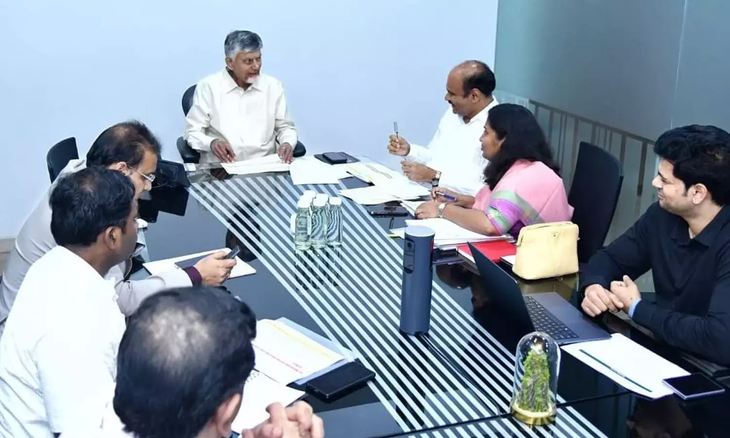 CM चंद्रबाबू नायडू ने 5.52 लाख घरों के लिए मार्च 2027 की समय-सीमा तय की CM चंद्रबाबू नायडू ने 5.52 लाख घरों के लिए मार्च 2027 की समय-सीमा तय की