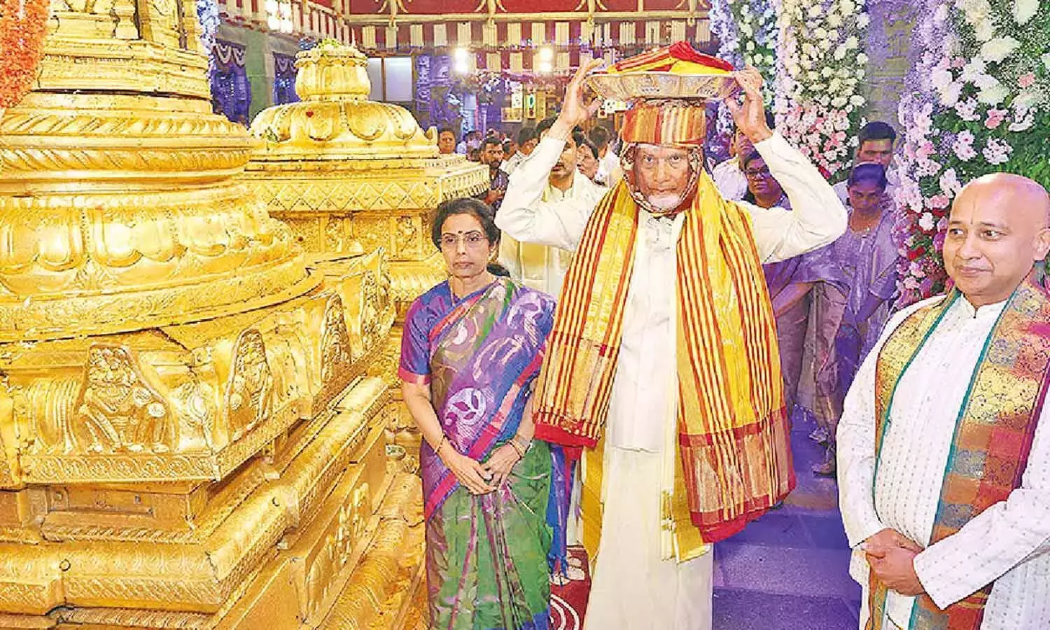 आने वाली पीढ़ियों के लिए तिरुमाला की परंपराओं को बचाकर रखें: CM चंद्रबाबू नायडू आने वाली पीढ़ियों के लिए तिरुमाला की परंपराओं को बचाकर रखें: CM चंद्रबाबू नायडू